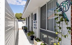 Shabby Chic Shack - 2 Bedroom Beach Cottage