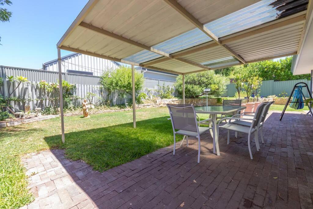 Shabby Chic Shack - 2 Bedroom Beach Cottage Yanchep Exterior photo